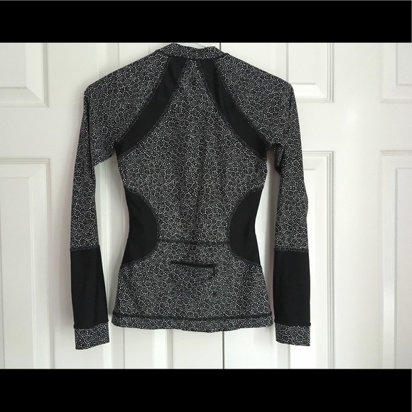 Lululemon Suns Out Rash Guard - Picture 4 of 4